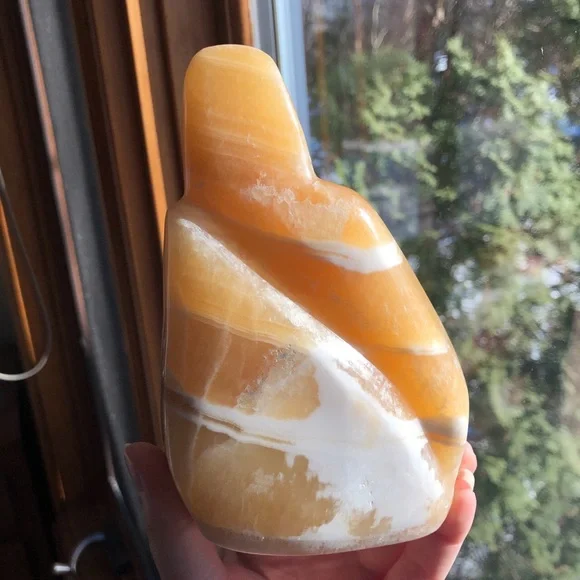 Orange calcite crystal freeform - Picture 1 of 10